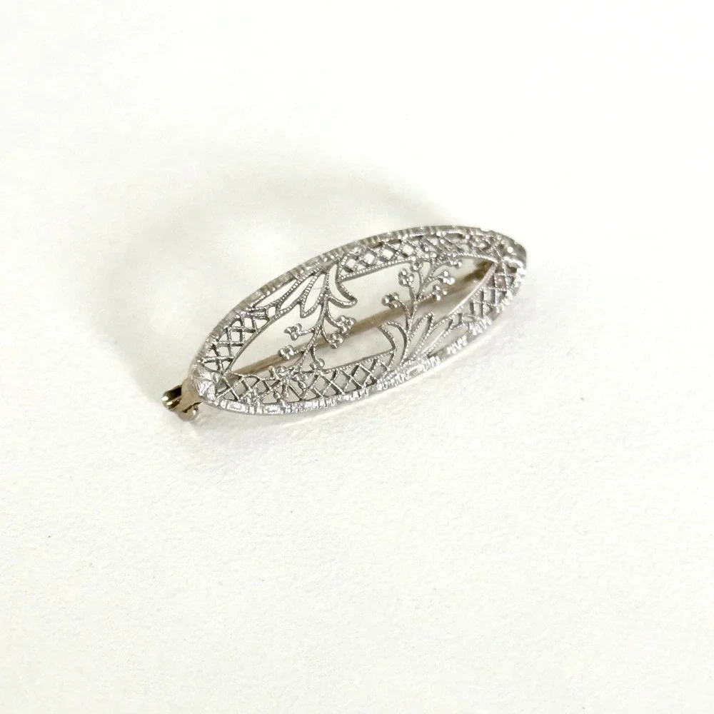 Antique 14K White Gold Floral Filigree Intricate Detail Small Petite Brooch Pin